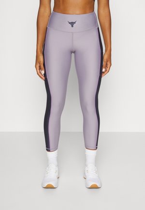 Leggings taille haute en violet clair avec des panneaux latéraux foncés, présentant une finition texturée et un petit logo de taureau à la taille.