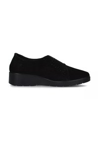 Scarpe slip-on nere in suede con tacco basso, caratterizzate da perforazioni decorative sulla tomaia e una suola in gomma testurizzata.