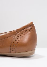 Pier One Bailarinas plegables - cognac