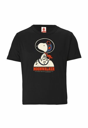 Black t-shirt with cartoon Snoopy as an astronaut sitting on the moon, text "MOONWALKER" and "FIRST BEAGLE IN SPACE" below.