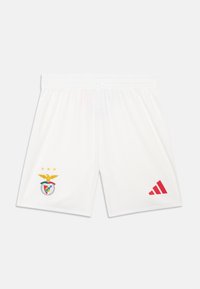 Baltos futbolo šortai su raudona Adidas logo ir Benfica herbu su ereliu. Be raštų, elastinga juosta, lengvas audinys.