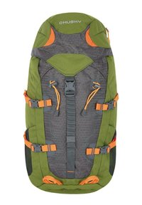 Zelený a šedý turistický batoh s oranžovými akcenty, vybavený nastavitelými popruhy, síťovými bočními kapsami a texturovaným materiálem.