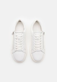 Calvin Klein LACE UP ZIP biały