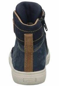Marineblaue High-Top-Sneaker aus Wildleder, mit Akzenten aus braunem Leder, einem gepolsterten Kragen und einem Seitenreißverschluss für einfaches An- und Ausziehen. Gummisohle.