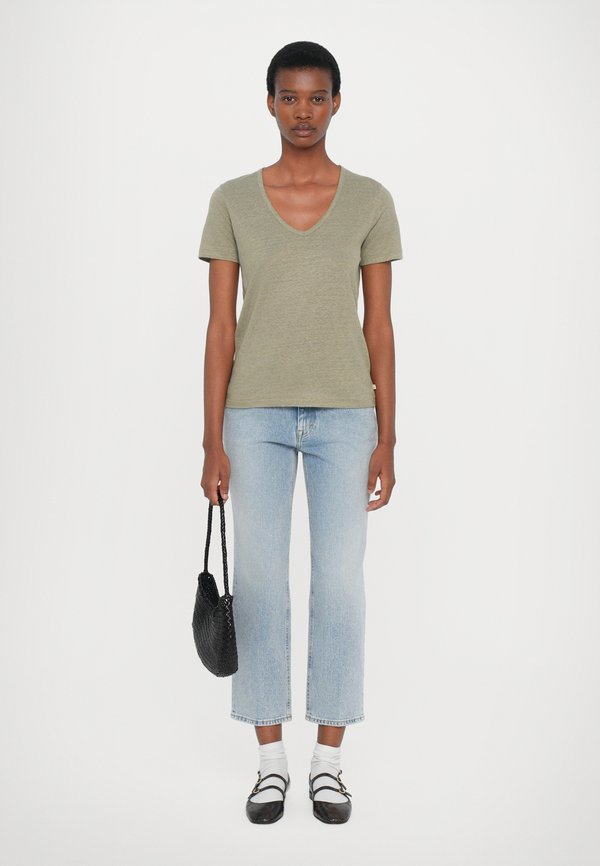 V NECK - Basic T-shirt - olive2