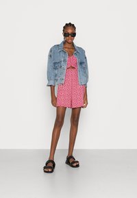 Hollister Co. CUTOUT ROMPER  - Vestido de malha - red floral