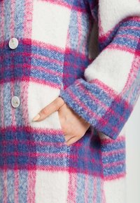 Liquorish Classic coat - pink