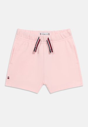 Lyserosa shorts for småbarn med elastisk midje og snor i marineblå, hvit og rød, med sidelommer og en liten flagglogo.