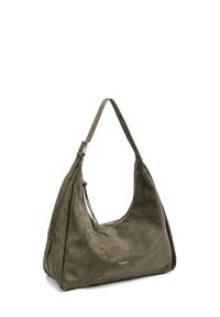 Borsa hobo in suede verde oliva con forma curva, manico singolo da spalla e accessori in tonalità argento. Presenta una texture liscia e un branding minimale.