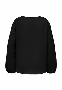 Crna majica dugih rukava s okruglim izrezom i malo napuhanim rukavima, koja ima glatku teksturu i opušteni kroj.