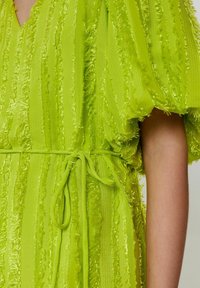 Nümph NUMOLEKO DRESS - Koktailové šaty/večierkové šaty - acid lime