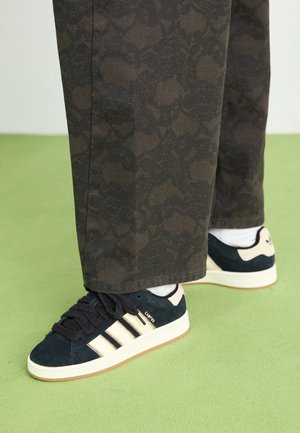 CAMPUS 00S W - Skate shoes - magic beige/core black/cream white