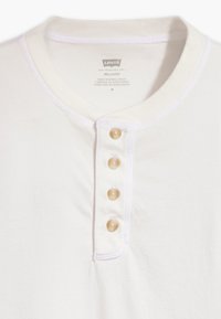 Levi's® BUTTON HENLEY - Pamata T-krekls - cloud dancer