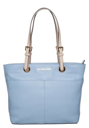 Sac cabas en cuir bleu clair avec des sangles beiges réglables et des ferrures dorées, présentant le logo Michael Kors à l'avant.