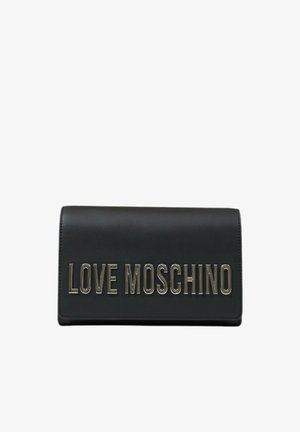 Portafoglio in ecopelle nera con logo "LOVE MOSCHINO" in metallo in rilievo sul davanti. Chiusura a scatto, forma rettangolare.