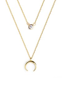 Goldkette mit zwei Ketten: eine mit einem runden Kristallanhänger und die andere mit einem Halbmondanhänger.
