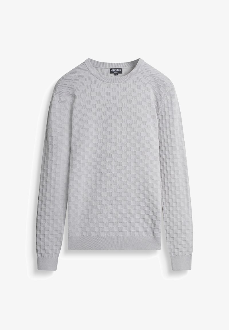 Pull gris clair à manches longues avec un motif texturé à carreaux subtil, poignets, ourlet et encolure ronde côtelés, étiquette de marque à l’intérieur du col.