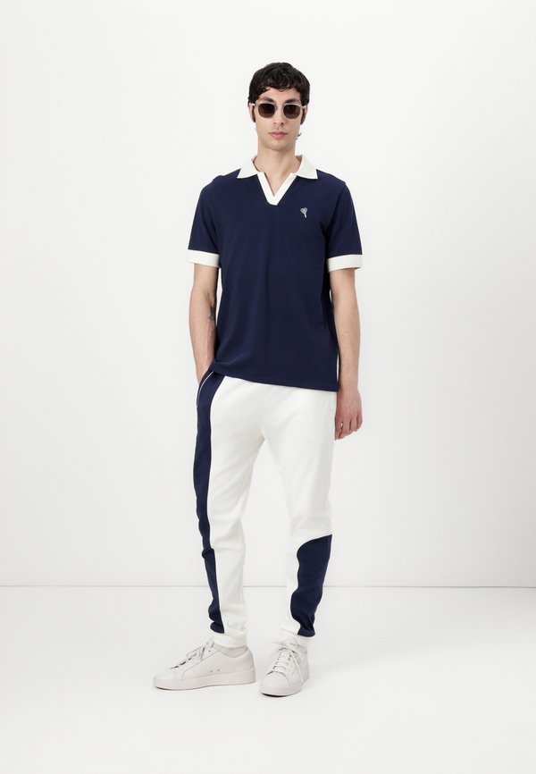 V NECK - Polo shirt3