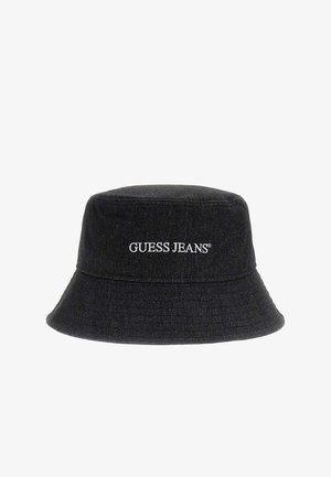 Fekete farmer anyagú vödörsapka jól strukturált koronával és széles, lefelé hajló karimával. Elöl fehér "GUESS JEANS" logóval díszítve.