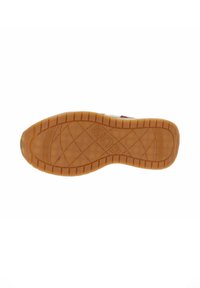 Suela de zapato de goma con una superficie marrón texturizada, que presenta un patrón de tracción en diamante para mayor agarre y un logo en relieve. Forma ovalada y plana.