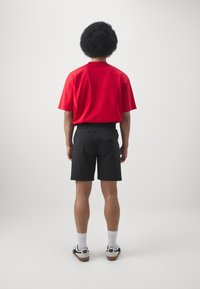 Puma AC MILAN CASUALS SHORTS - Fanartikel - black/for all time red