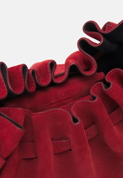 Yuzefi SCALLOP - Clutch - cherry