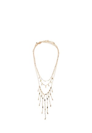 Collier délicat en or superposé avec de petits pendentifs en forme de losange et plusieurs chaînes en cascade, allant de la plus courte à la plus longue longueur.