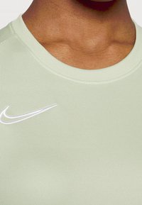 Nike Performance Camiseta deportiva - olive