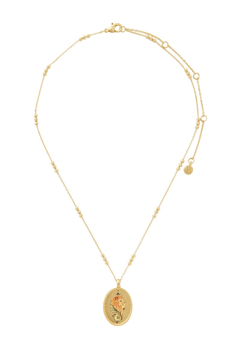 Collar de cadena dorada con pequeñas cuentas y un colgante ovalado que presenta una cabeza de león detallada y elementos florales decorativos.