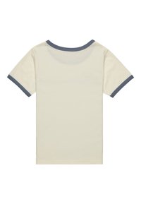 Cremfarbendes Baumwoll-T-Shirt mit kurzen Ärmeln. Es hat einen blauen Rippkragen und Rippbündchen an den Ärmeln. Glatte Textur; schlichtes Design.
