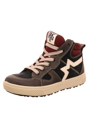 Sneaker alte con tomaia in suede nero, dettagli grigi, design a saetta bianca, suola in gomma beige e lacci beige. Colletto rosso.