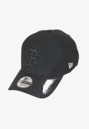 Black baseball cap made of textured material, featuring an embossed "B" logo, curved brim, and a fitted New Era 39THIRTY tag.