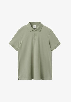 Jasnozielony, krótki rękaw, koszulka polo z dwoma guzikami i klasycznym kołnierzykiem, wyłożona płasko na białym tle.
