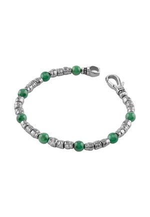 Srebrna bransoletka z koralikami, na przemian gładkie srebrne i zielone okrągłe koraliki, z zapięciem w kształcie homara z grawerem "GUESS".