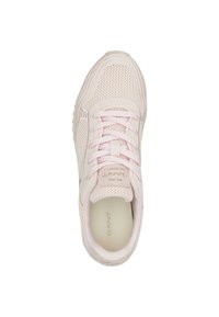 Zapatilla de malla rosa claro con paneles texturizados, diseño de cordones y forro interior acolchado. Presenta el logo de la marca en la lengüeta.