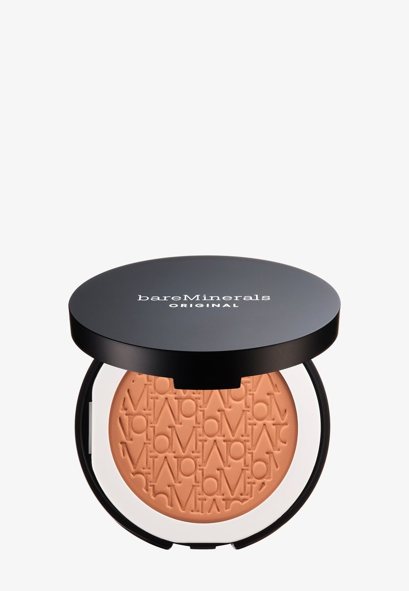 Fond de teint en poudre libre BareMinerals Original dans un contenant rond noir, poudre nude texturée avec un branding en relief, couvercle légèrement entrouvert.