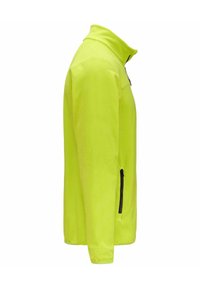 Giacca in pile gialla fluorescente con colletto alto, tasca frontale con zip e tasche laterali. Tessuto liscio, design aderente.