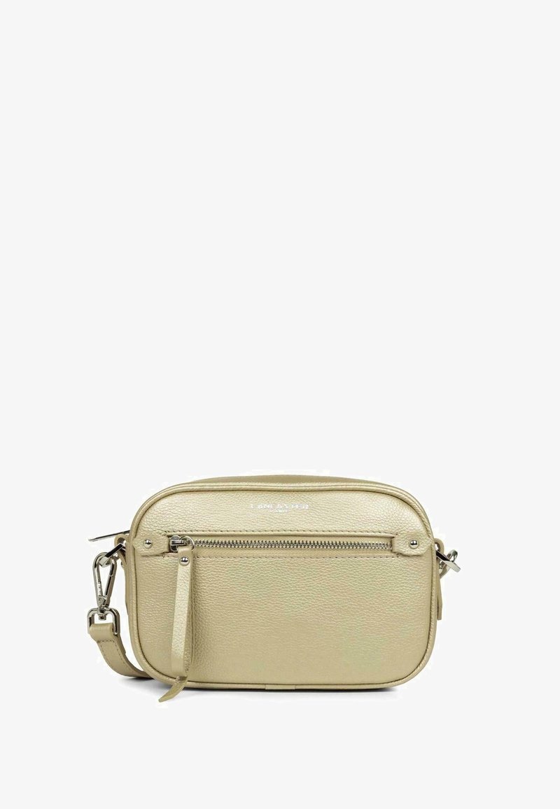 Sac bandoulière en cuir beige avec une surface texturée, poche zippée à l'avant et quincaillerie en argent. Il dispose d'une sangle detachable pour plus de polyvalence.
