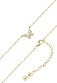 Zelta kaklarota ar tauriņa piekariņu, kas dekorēts ar caurspīdīgiem rhinestones, papildināta ar lobstera aizdari un gravētu birku.