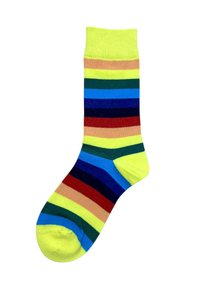 Calcetines de algodón coloridos con rayas horizontales en amarillo, naranja, verde, azul, marino y rojo. Puntera y talón reforzados, con puño acanalado.