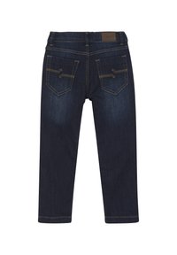 Mörkblå denimjeans med rak passform, utrustad med två bakfickor med dekorativ sömnad och en läderloggopatch vid midjan.