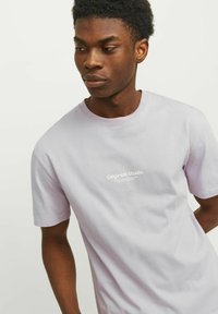 Jack & Jones JORVESTERBRO CREW NECK - Apdrukāts T-krekls - lavender frost