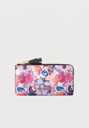 Portafoglio rettangolare Love Moschino con motivo floreale rosa, viola e blu, logo dorato, chiusura con zip e nappina nera.