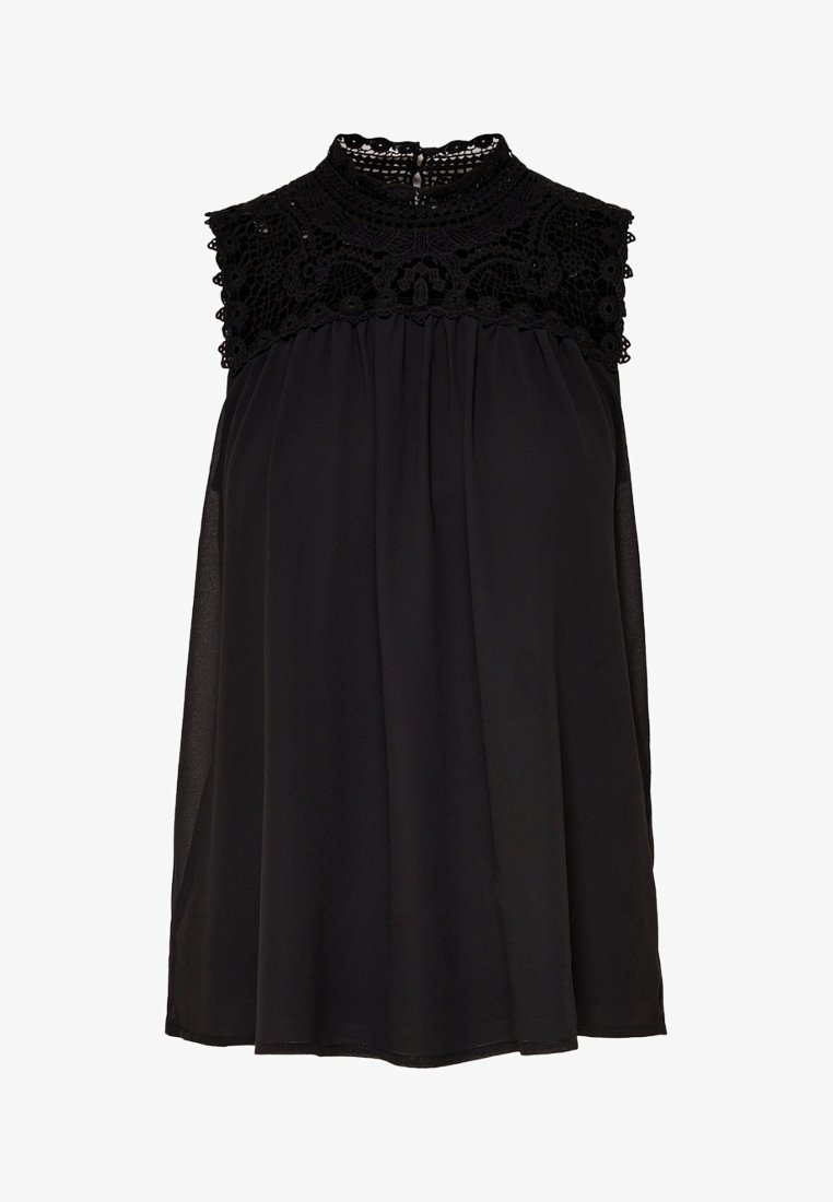 Blouse noire sans manches avec un col montant en dentelle et un empiècement en dentelle, coupe ample et tissu froncé sous l'empiècement.