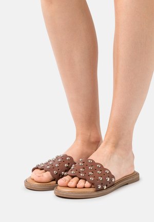 Pantolette flach - cognac