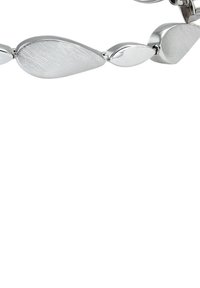 Bracelet en ton argent présentant des éléments en métal en forme de goutte d'eau liés, avec une finition polie et une texture brossée subtile.