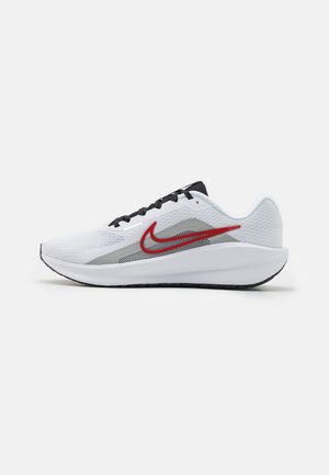 Nike Performance DOWNSHIFTER 13 - Zapatillas running asfalto - white/fire red/light smoke grey/black/photon dust
