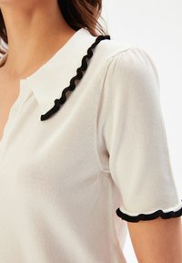 adL COLLAR FRILLED - Poloshirt - bone