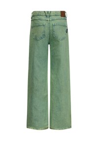 Grüne weit geschnittene Jeans mit hoher Taille, großen Gesäßtaschen und einem Lederpatch über dem hinteren Bund. Texturiertes Denim-Gewebe.