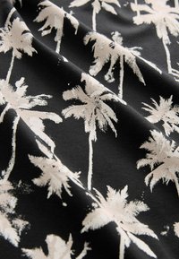 Next STANDARD - Polotričko - black white palm
